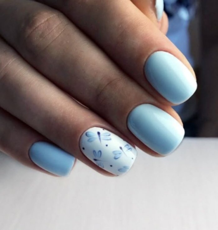 Маникюр на короткие ногти Голубы