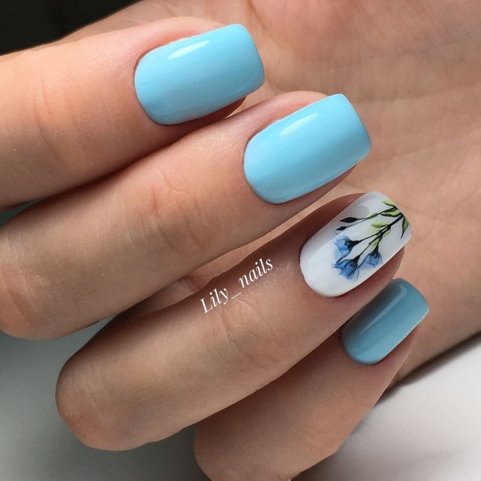 Голубые ногти