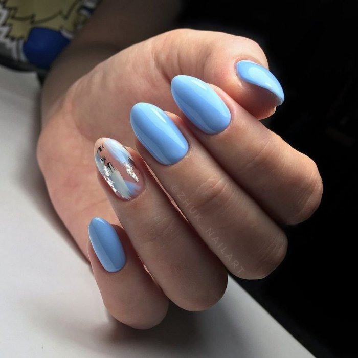 Голубые ногти