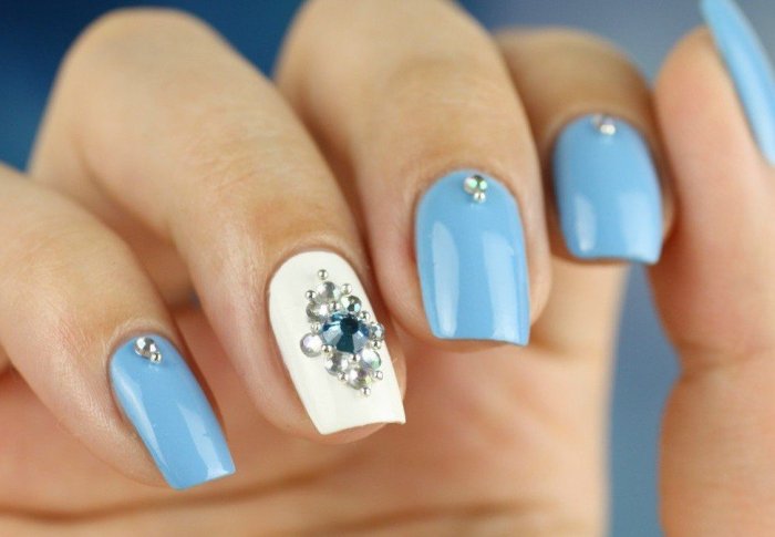Ногти голубого цвета