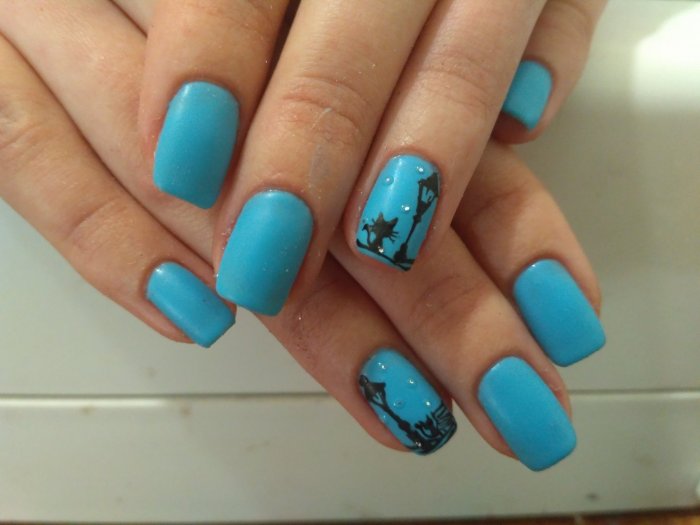 Ярко голубой гель лак