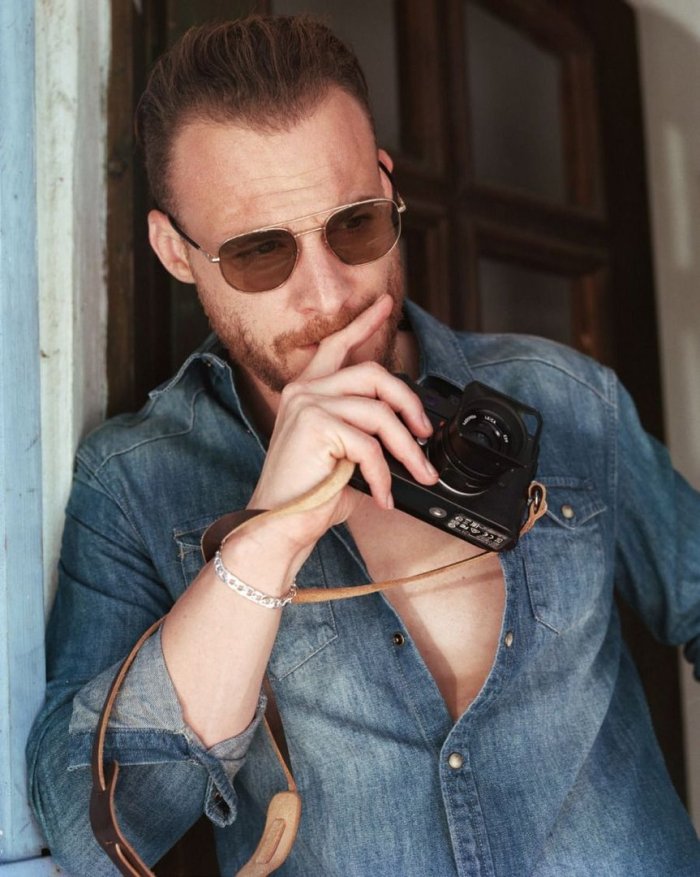 Керем Бурсин фотосессия