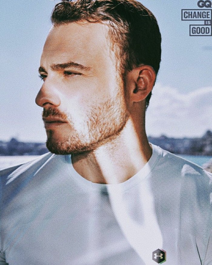 Керем Бурсин фото