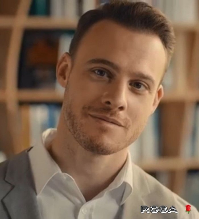 Керем Бюрсин в молодости