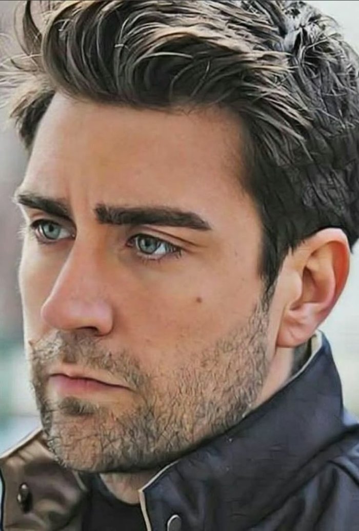 Чаглар Эртугрул на кого похож