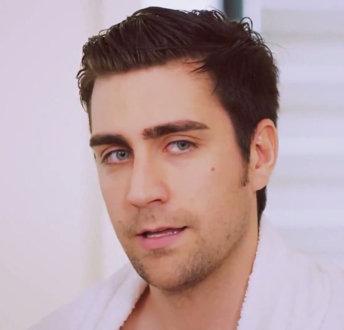 Чаглар Эртугрул актер