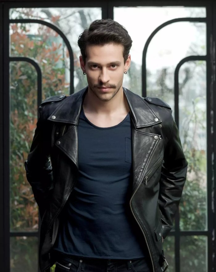 Экин Коч турецкий актер