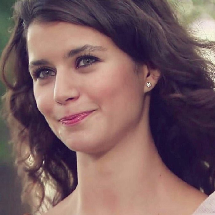 Турецкая актриса Берен саат