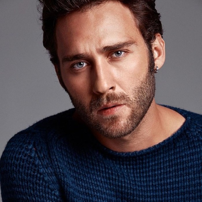 Турецкий актер серчиноз Демир