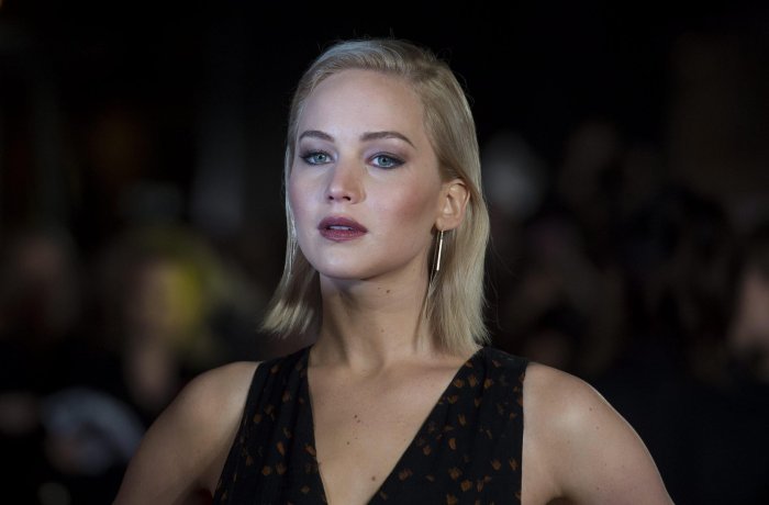 Дженнифер Лоуренс в фильме пассажиры