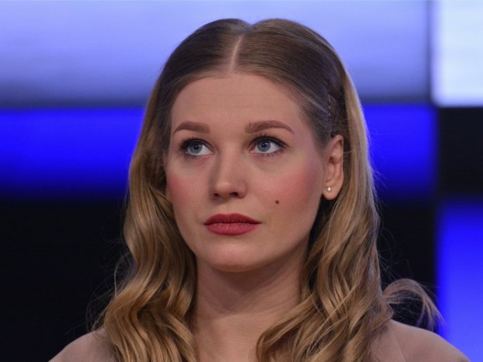 Новые фото Асмус у бассейна