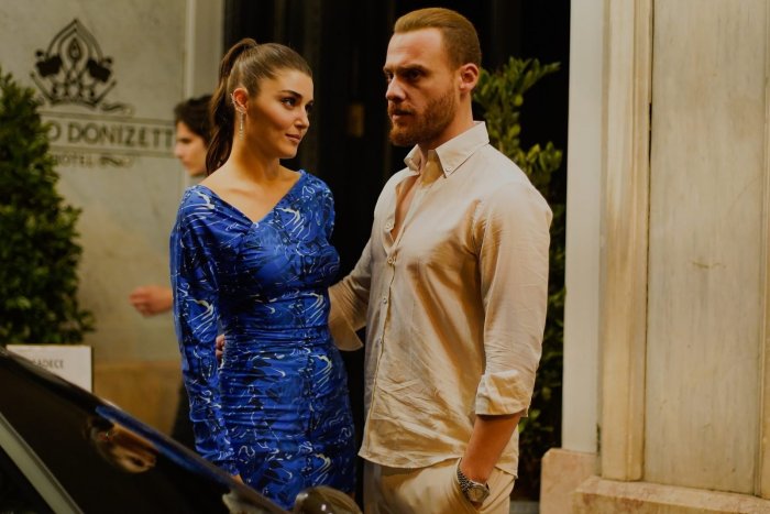 Керем Бюрсин Серкан Болат Ханде Эрчел Эда Йылдыз