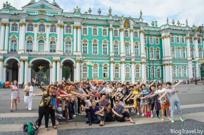 Очередь в Эрмитаж летом