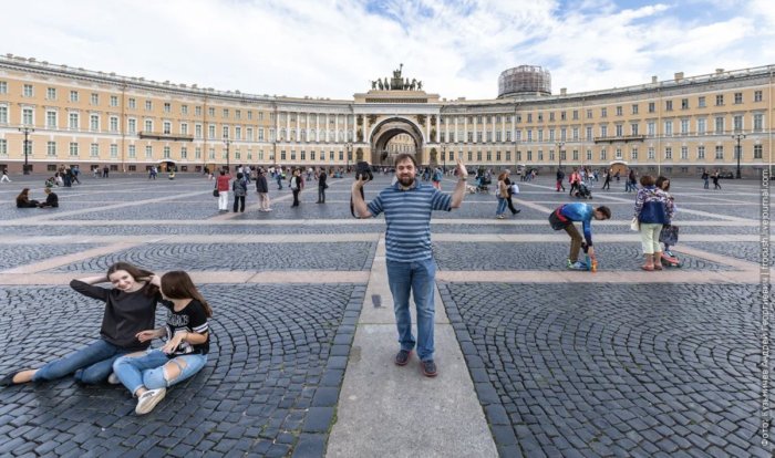 Санкт Петербург Дворцовая площадь туристы