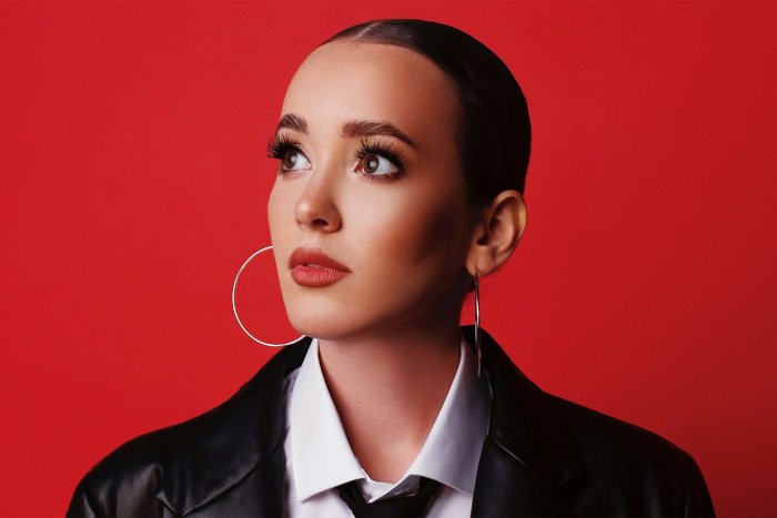 Анастасия Алентьева певица