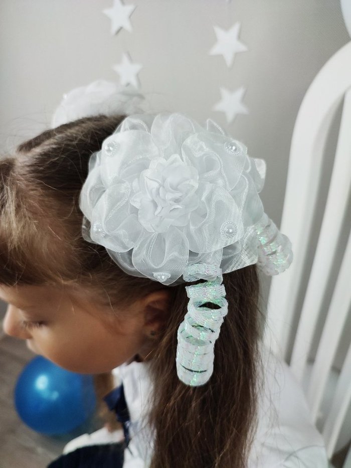Белый бант для волос