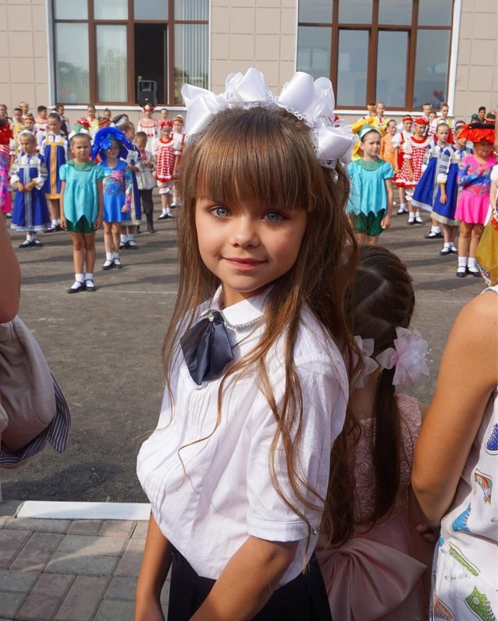 Настя Князева первоклассница