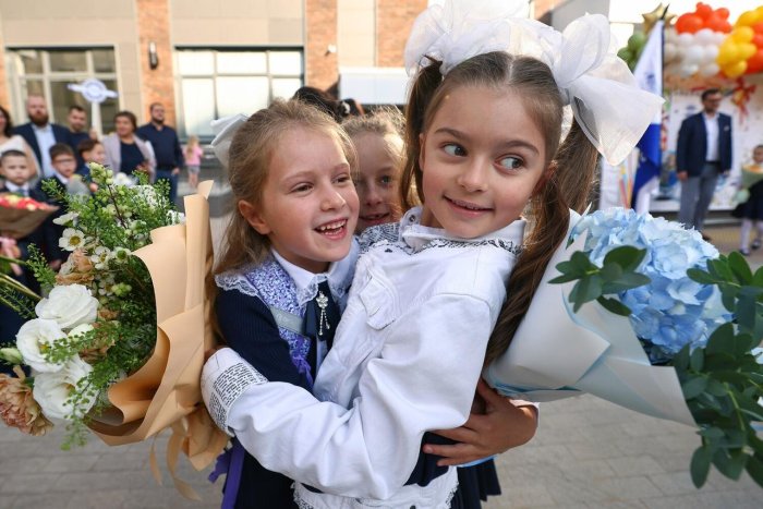Прическа на праздничную линейку в школе