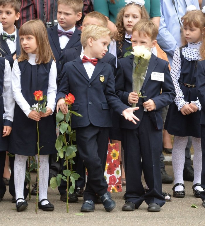 Первоклассники на линейке