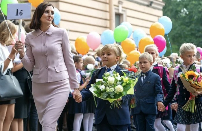 Первоклассник и учитель