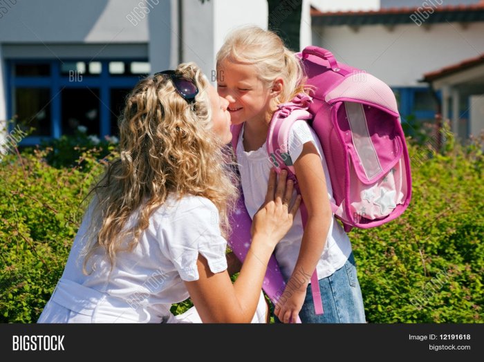 Первоклашки с родителями