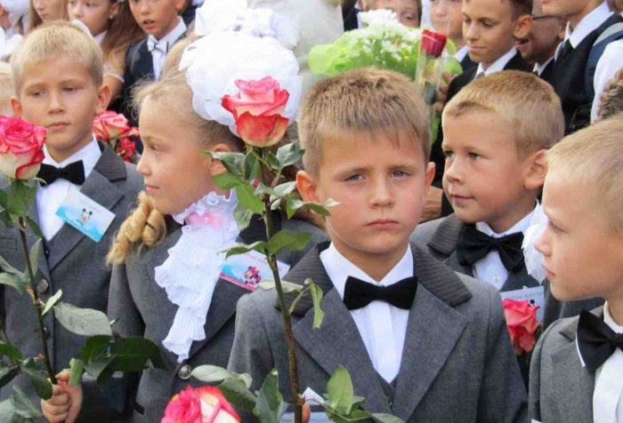 Первоклассник с цветами