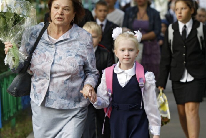 Первоклашки с родителями