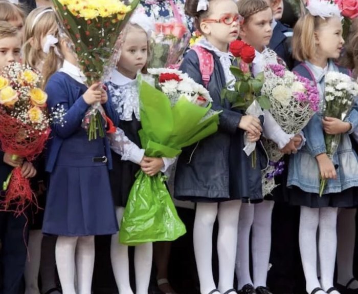 Первоклашки на линейке