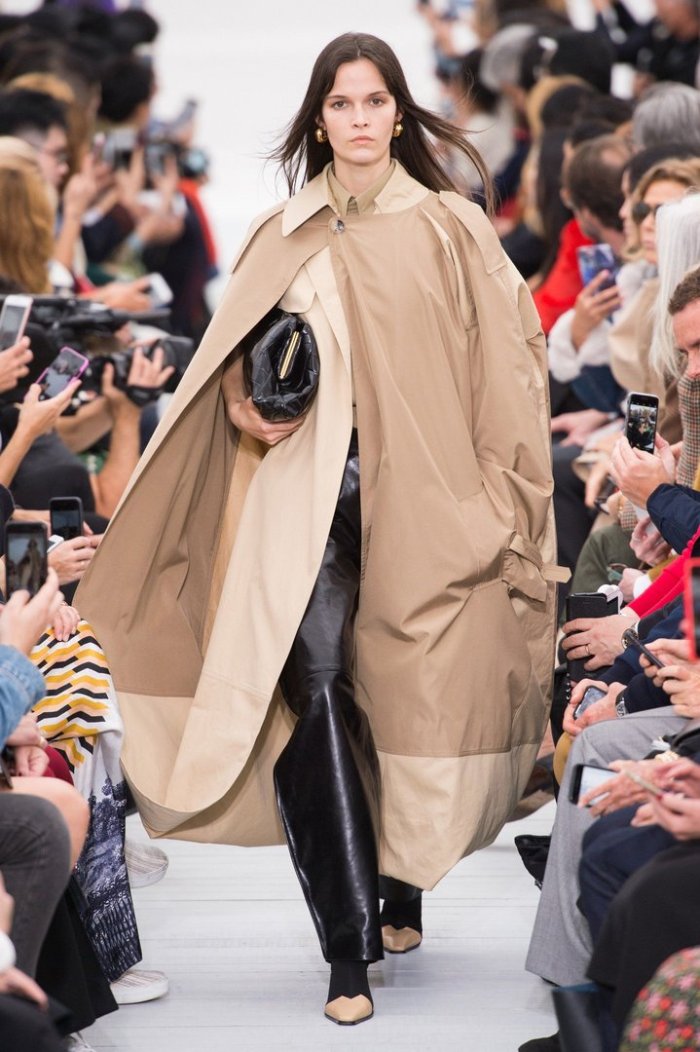 Показ Селин