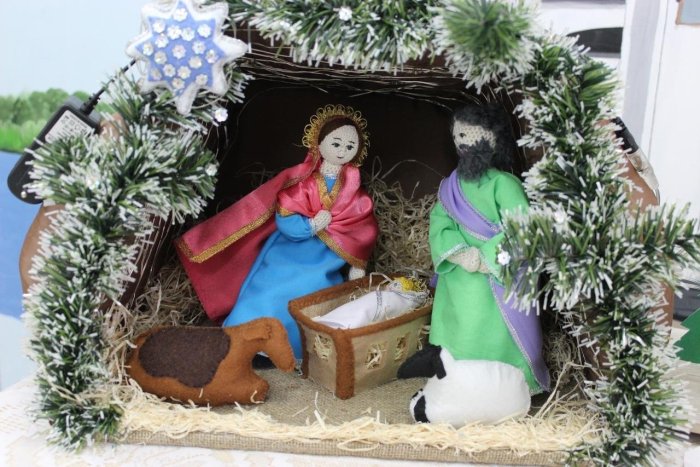 Фигурки Марии и Иосифа для вертепа