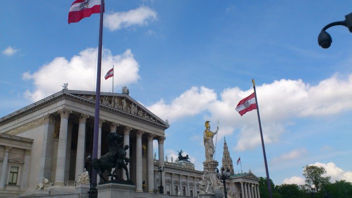 Вена парламентский дворец статуя