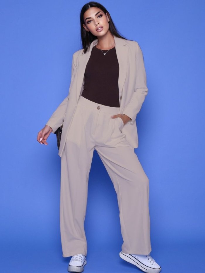 Белый костюм женский брючный палаццо