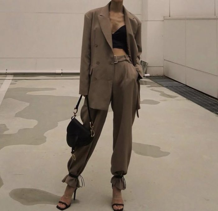 Брючный костюм кэмел женский стрит стайл