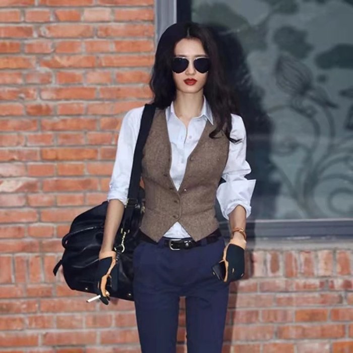 Образы с жилеткой костюмной