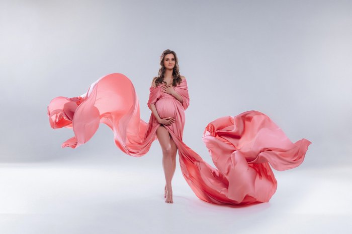 Фотосессия беременности на циклораме