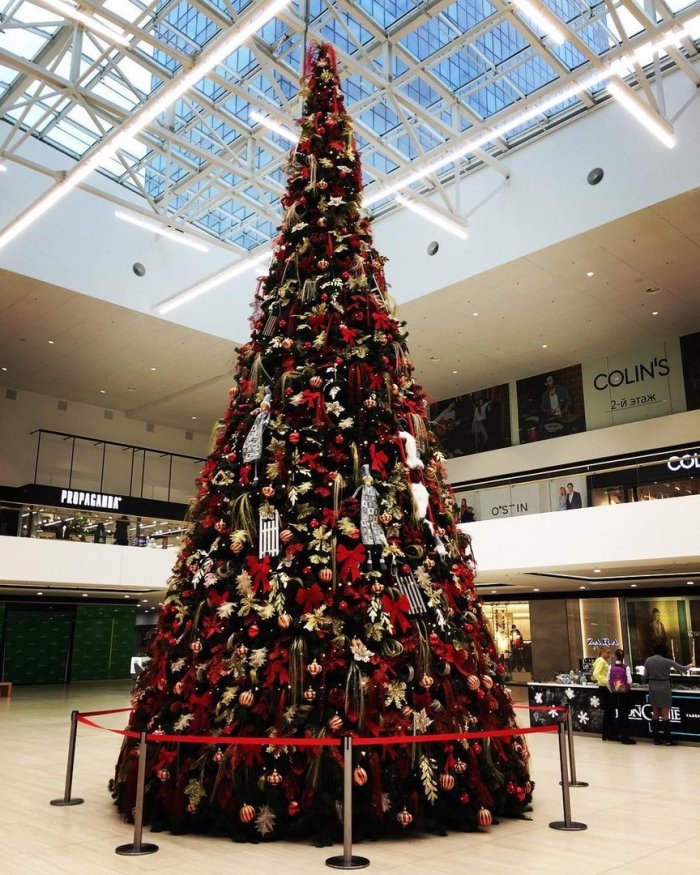 Новогодняя елка в торговом центре