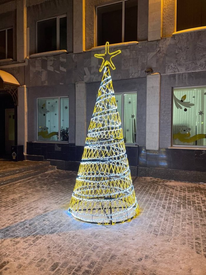 Украшение фасада здания к новому году