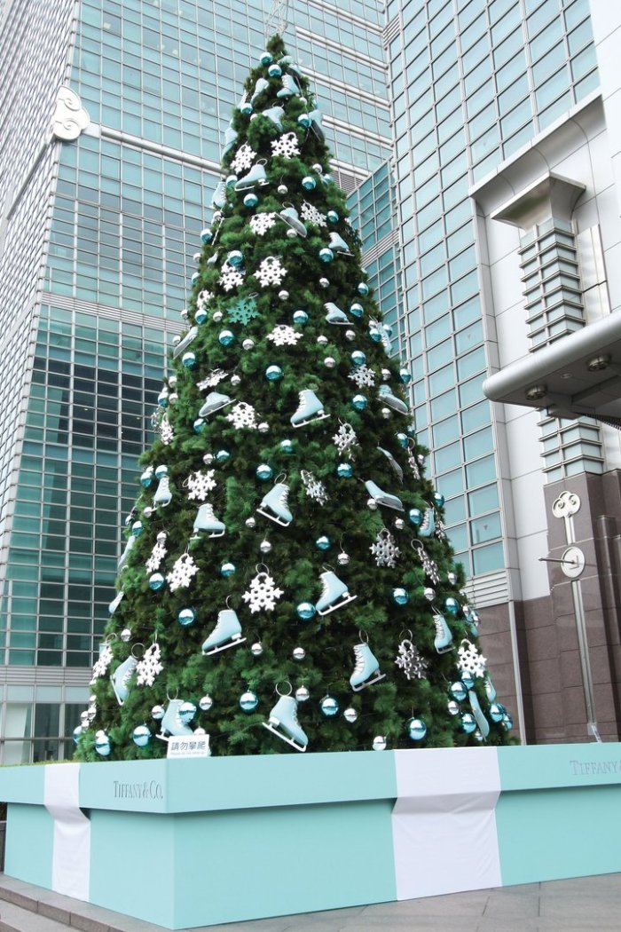 Красивые уличные елки