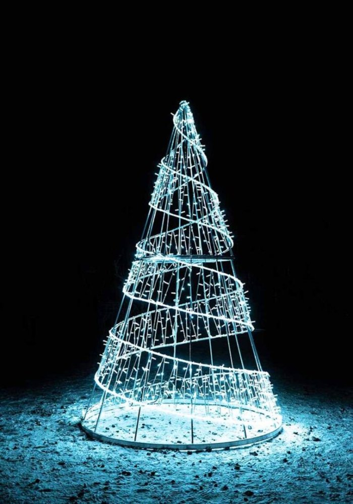 Новогодняя елка из металла