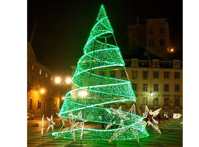 Новогодние уличные украшения