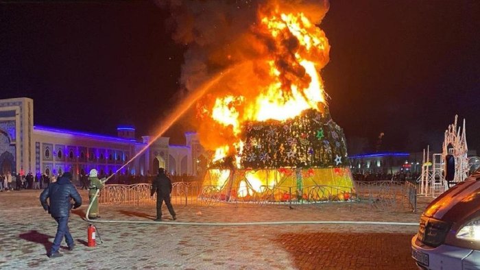 Горит елка в Казахстане