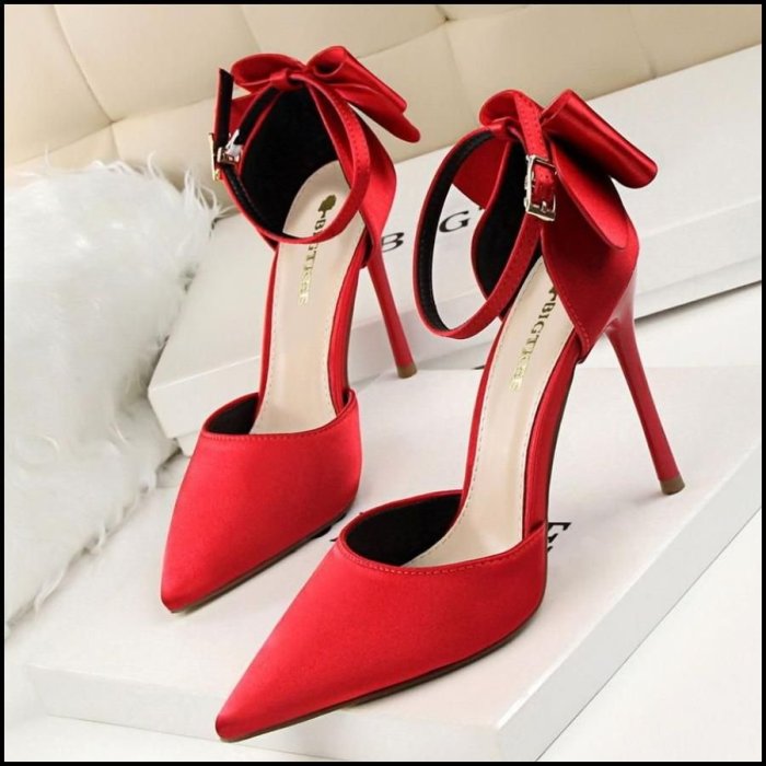 Туфли женские на каблуке