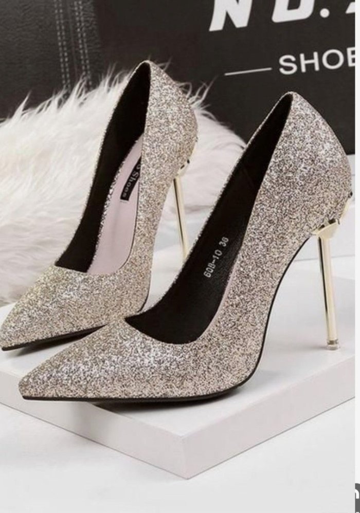 Вечерние туфли серебристые