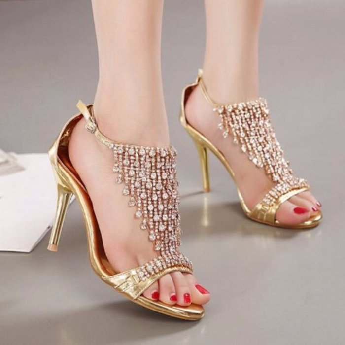 Красивая обувь на каблуках