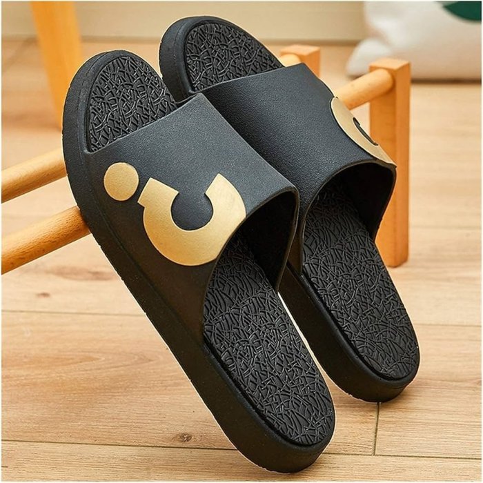 Крутые стильные мужские тапочки