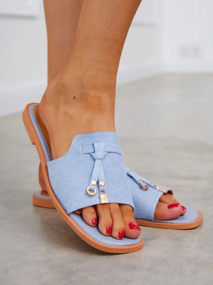 Кожаные шлепки женские