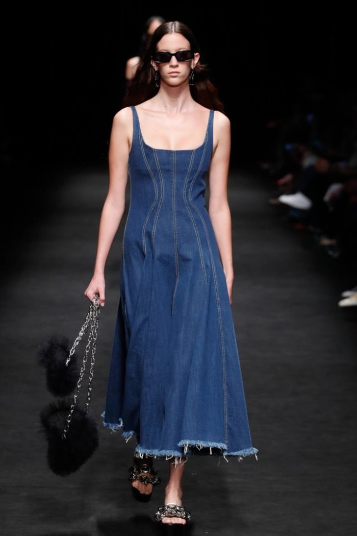 Платье из джинсовой ткани