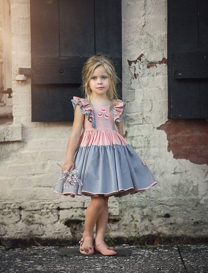 Стильное платье для маленькой девочки