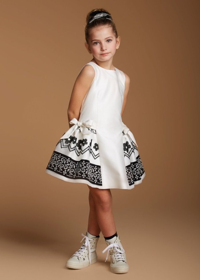 Нарядное платье для девочки
