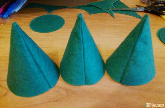 Елка из ткани конусообразная